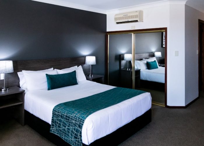 Deluxe-Room-Ambassador-Orange-NSW-2
